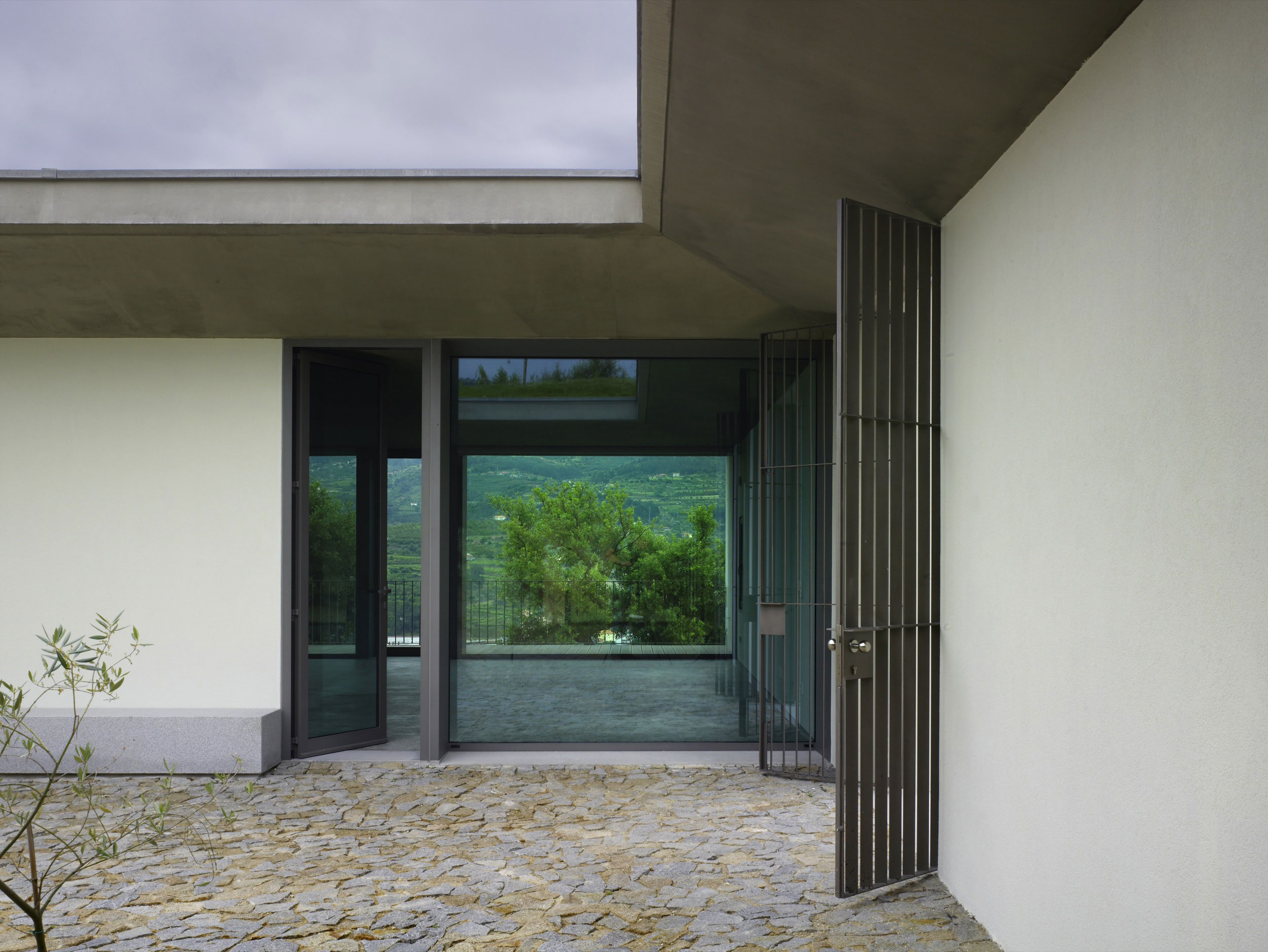José Paulo Dos Santos, Casa No Monte das Alosas, Covela, Portugal, 2008
