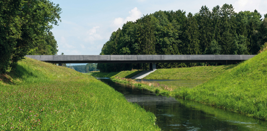 Le "Pont noir" sur la H144