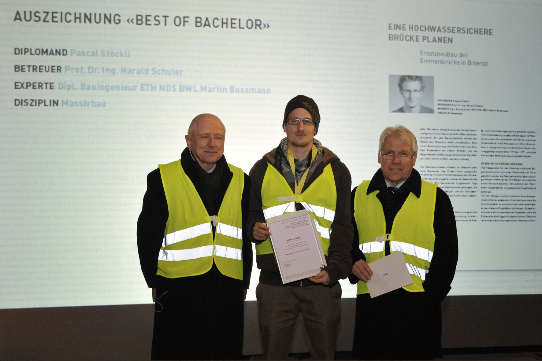habg, Muttenz: Fachschaftsleiter Prof. Dr. Anton Steurer, Sieger Pascal Stöckli, Studiengangsleiter Prof Dr. Peter Gonsowski (Foto: Uwe W. Beier)