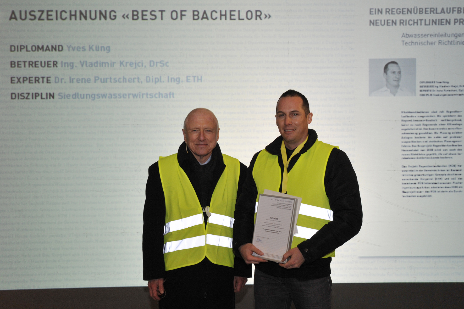 zhaw, Zürich: Fachschafts- und Studiengangsleiter Prof. Dr. Anton Steurer, Sieger Yves Küng (Foto: Uwe W. Beier)