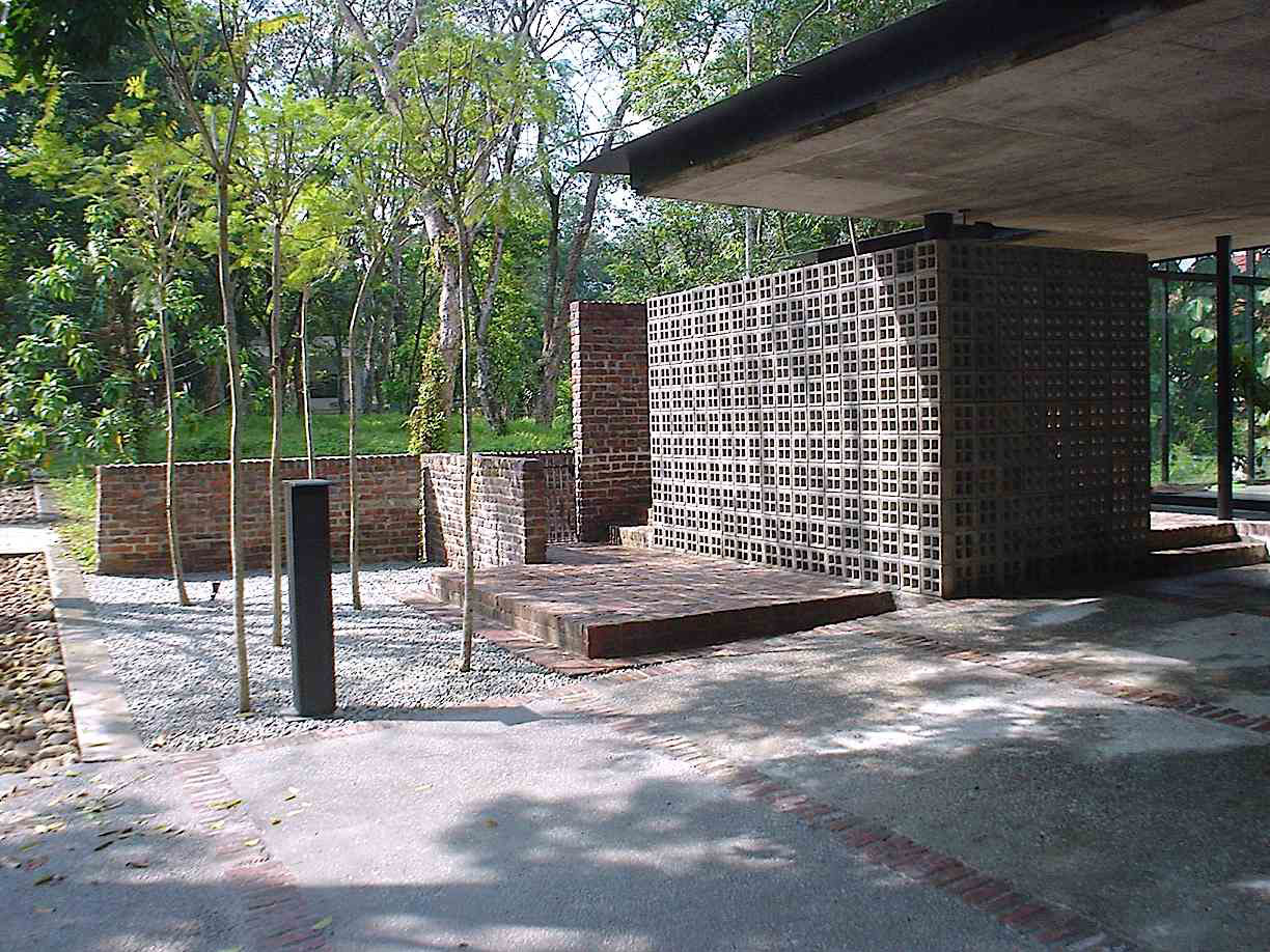 Kevin Mark Low, smallprojects, Louvrebox house Gita Bayu, Malyasia, 2003-2004, (� Kevin Low)