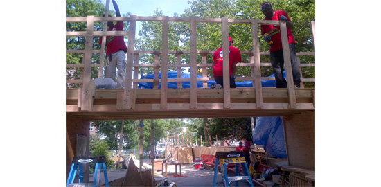 Thomas Hirschhorn, «Gramsci Monument» (Construction phase) The Bronx, New York, 2013 (Courtesy: The Artist / Dia Art Foundation, New York)