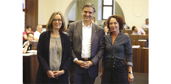 Stefan Cadosch, président SIA avec Ariane Widmer Pham, experte en politique d’agglomération, Lausanne et Anna Suter, architecte, Berne