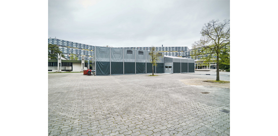 Le Voyageur sur la place centrale du Lignon