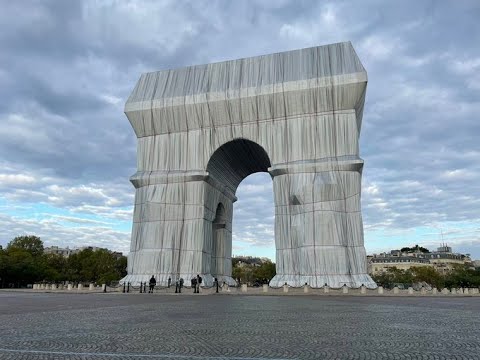 Preview image for the video "L'Arc de Triomphe, Wrapped, Paris, 1961-2021. Le film du projet de Christo &amp; Jeanne-Claude".
