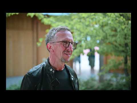 Preview image for the video "Res­sen­tir la cons­truc­tion en bois : ex­cur­sion aux Jeunes-Rives de Neu­châ­tel ".