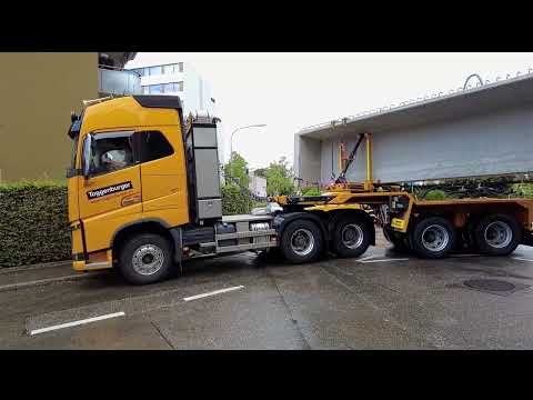 Preview image for the video " Einhausung Schwamendingen: Transport der Betonträger ".