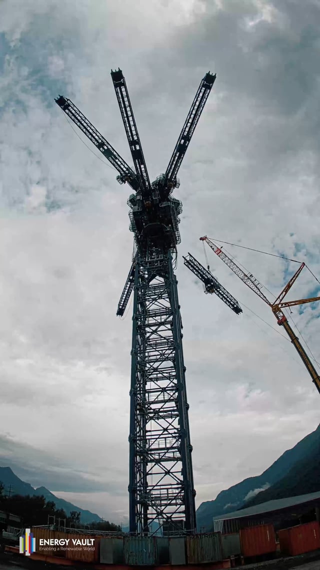 Preview image for the video "La costruzione della torre di Energy Vault a Castione in time-lapse".