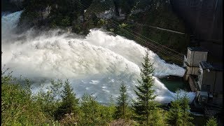 Preview image for the video "La crue artificielle du barrage de Rossens (vidéo de l'EAWAG, 2017)" - Thumbnail.